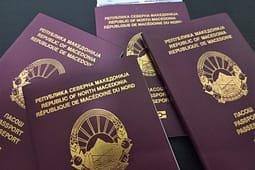 Në pesë vitet e fundit qytetarët kanë paguar 73 milion euro për dokumentet personale Në pesë vitet e fundit qytetarët kanë paguar 73 milion euro për dokumentet personale