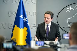 Albin Kurti paralajmëron takime me partitë opozitare Albin Kurti paralajmëron takime me partitë opozitare
