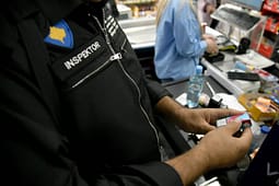 Kontrolle në bizneset pranë shkollave për shitjen e cigareve elektronike te të miturit Kontrolle në bizneset pranë shkollave për shitjen e cigareve elektronike te të miturit