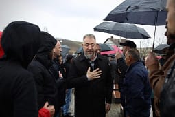 Lushtaku i përgjigjet Sveçlës: Si dezertor i luftës që je, nuk mund të flasësh për burrëri Lushtaku i përgjigjet Sveçlës: Si dezertor i luftës që je, nuk mund të flasësh për burrëri