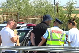 Arrestohen disa serbë në përfundim të manifestimit të “Vidovdanit” në Gazimestan Arrestohen disa serbë në përfundim të manifestimit të “Vidovdanit” në Gazimestan