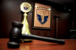 Aktakuzë ndaj katër personave për grabitje në Prizren Aktakuzë ndaj katër personave për grabitje në Prizren