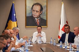LDK me deklaratë pas takimit me degët: Mbështetje e plotë për Kryetarin dhe Kryesinë – zgjedhjet në 2027-ën LDK me deklaratë pas takimit me degët: Mbështetje e plotë për Kryetarin dhe Kryesinë – zgjedhjet në 2027-ën