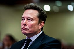 Elon Musk pranë historisë – drejt të bërit trilioneri i parë në botë Elon Musk pranë historisë – drejt të bërit trilioneri i parë në botë
