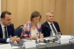 Palatova: Kosova të formojë institucionet dhe përmbushë reformat për të përfituar 880 milionë Palatova: Kosova të formojë institucionet dhe përmbushë reformat për të përfituar 880 milionë