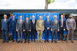 Komandanti i KFOR-it takon ambasadorët e QUINT-it, diskutojnë për zhvillimet e sigurisë në Kosovë Komandanti i KFOR-it takon ambasadorët e QUINT-it, diskutojnë për zhvillimet e sigurisë në Kosovë
