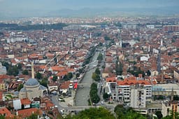 Ngjarja tragjike në Prizren: Emërtimi i rrugës, “mollë sherri” mes dy djemve të axhës Ngjarja tragjike në Prizren: Emërtimi i rrugës, “mollë sherri” mes dy djemve të axhës