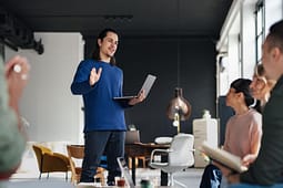Cilat janë 10 profesionet me rritjen më të shpejtë dhe pagat më të larta për të diplomuarit e rinj? Cilat janë 10 profesionet me rritjen më të shpejtë dhe pagat më të larta për të diplomuarit e rinj?