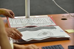 KQZ: Janë numëruar 102 nga 223 kuti të votimit me postë KQZ: Janë numëruar 102 nga 223 kuti të votimit me postë