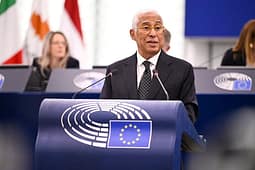 Costa në Shqipëri: Përshpejtoni luftën kundër krimit të organizuar dhe korrupsionit Costa në Shqipëri: Përshpejtoni luftën kundër krimit të organizuar dhe korrupsionit