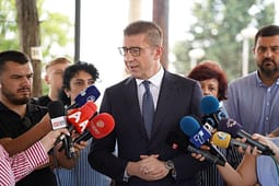 Mickoski: Kam marrë propozimet e koalicionit VLEN dhe partisë ZNAM për ministrat e rinj Mickoski: Kam marrë propozimet e koalicionit VLEN dhe partisë ZNAM për ministrat e rinj