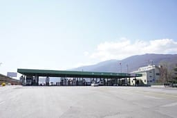 U ofroi para për “kafe” policëve, arrestohet shtetasi i huaj në Vërmicë U ofroi para për “kafe” policëve, arrestohet shtetasi i huaj në Vërmicë