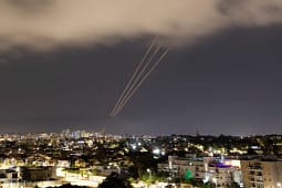 Kuvajti thotë se ka rrëzuar dronë iranianë që synonin objekte ushtarak Kuvajti thotë se ka rrëzuar dronë iranianë që synonin objekte ushtarak