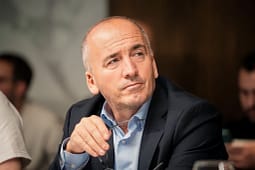 Gazmend Muhaxheri flet para nisjes së Kuvendit, thotë se për shkarkimin ose jo të Abdixhikut vendosin delegatët Gazmend Muhaxheri flet para nisjes së Kuvendit, thotë se për shkarkimin ose jo të Abdixhikut vendosin delegatët