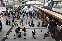 Ndalohet një femër në Aeroportin e Prishtinës, iu gjetën fishekë të gjuetisë Ndalohet një femër në Aeroportin e Prishtinës, iu gjetën fishekë të gjuetisë