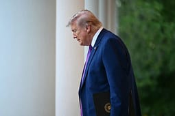 Trump lejon fluturimet direkte të linjave ajrore amerikane drejt Libanit Trump lejon fluturimet direkte të linjave ajrore amerikane drejt Libanit