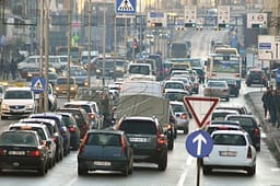 “Maraklitë e kerreve” bllokojnë trafikun, kolona të gjata nga Fushë-Kosova drejt Prishtinës “Maraklitë e kerreve” bllokojnë trafikun, kolona të gjata nga Fushë-Kosova drejt Prishtinës