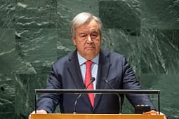 Guterres dënon sulmet e Rusisë dhe Ukrainës: Ndalni menjëherë goditjet ndaj civilëve, armëpushim pa kushte Guterres dënon sulmet e Rusisë dhe Ukrainës: Ndalni menjëherë goditjet ndaj civilëve, armëpushim pa kushte