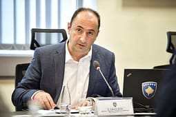 Raportohet se ish-ministri Liburn Aliu po intervistohet nga Prokuroria Speciale, ende s’ka konfirmim zyrtar Raportohet se ish-ministri Liburn Aliu po intervistohet nga Prokuroria Speciale, ende s’ka konfirmim zyrtar