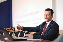 Cakolli: LDK-ja është nën presion më të madh se LVV-ja për arritjen e marrëveshjes Cakolli: LDK-ja është nën presion më të madh se LVV-ja për arritjen e marrëveshjes