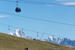 Pas Zermattit, edhe Saas-Fee pezullon skijimin veror për shkak të temperaturave të larta Pas Zermattit, edhe Saas-Fee pezullon skijimin veror për shkak të temperaturave të larta