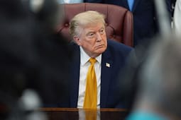 Padi ndaj Trumpit për sanksionet kundër Gjykatës së Hagës Padi ndaj Trumpit për sanksionet kundër Gjykatës së Hagës