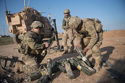 Rrjedh kërkesa e ushtrisë amerikane: Kërkohen “ide të reja dhe jokonvencionale” për ta ndëshkuar Iranin Rrjedh kërkesa e ushtrisë amerikane: Kërkohen “ide të reja dhe jokonvencionale” për ta ndëshkuar Iranin