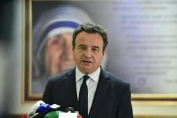 U kritikua që i referohet si AAK, Kurti thotë se tash e tutje do i referohet si Aleanca: Me rëndësi Gjini të takohet me mua U kritikua që i referohet si AAK, Kurti thotë se tash e tutje do i referohet si Aleanca: Me rëndësi Gjini të takohet me mua