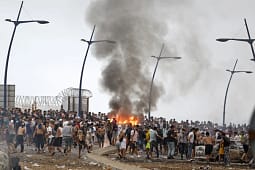 Të paktën 57 emigrantë humbën jetën derisa kaluan nga Maroku në Spanjë, rreth 50 mijë u kthyen mbrapsht Të paktën 57 emigrantë humbën jetën derisa kaluan nga Maroku në Spanjë, rreth 50 mijë u kthyen mbrapsht