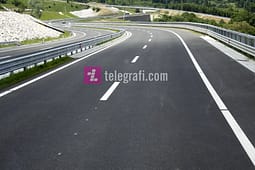 Edhe sot në autostrada nuk lejohen automjetet me mbi 20 tonë Edhe sot në autostrada nuk lejohen automjetet me mbi 20 tonë