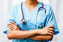 Sulmohet fizikisht një infermiere në Viti, reagon Komuna: E papranueshme, organet të ndërmarrin veprime, autorët të mbajnë përgjegjësi Sulmohet fizikisht një infermiere në Viti, reagon Komuna: E papranueshme, organet të ndërmarrin veprime, autorët të mbajnë përgjegjësi