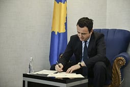 PDK në opozitë e Aleanca refuzon takimin me të, a mund t’i bëjë Kurti me LDK-në votat për Presidentin? PDK në opozitë e Aleanca refuzon takimin me të, a mund t’i bëjë Kurti me LDK-në votat për Presidentin?