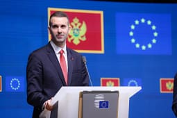 Ndryshe nga Shqipëria, Mali i Zi s’do të ndërtojë qendra për migrantët e paligjshëm Ndryshe nga Shqipëria, Mali i Zi s’do të ndërtojë qendra për migrantët e paligjshëm