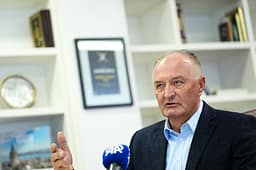 Ministri boshnjak akuzon Vuçiqin: Askush nuk mund të sjellë grupe të armatosura pa leje Ministri boshnjak akuzon Vuçiqin: Askush nuk mund të sjellë grupe të armatosura pa leje