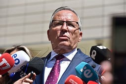 Hamza para seancës së Kuvendit: Qëndrimi i PDK-së mbetet i pandryshuar Hamza para seancës së Kuvendit: Qëndrimi i PDK-së mbetet i pandryshuar