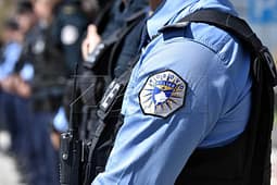 Nuk iu bind urdhërave dhe sulmoi zyrtarin Policor, arrestohet një person në Prishtinë Nuk iu bind urdhërave dhe sulmoi zyrtarin Policor, arrestohet një person në Prishtinë
