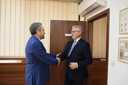 Shefi i OSBE’së takon Radoniqin: Po vazhdojmë ta mbështesim dixhitalizimin e proceseve kryesore zgjedhore Shefi i OSBE’së takon Radoniqin: Po vazhdojmë ta mbështesim dixhitalizimin e proceseve kryesore zgjedhore
