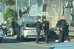 Plagosën me armë pronarin e një dyqani në Athinë, identifikohen dy autorët shqiptarë Plagosën me armë pronarin e një dyqani në Athinë, identifikohen dy autorët shqiptarë