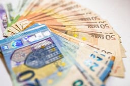 Maqedonia e Veriut me 260 milionë euro borxh të ri Maqedonia e Veriut me 260 milionë euro borxh të ri