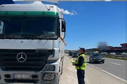 Kontrollohen mbi 5 mijë kamionë e autobusë, shqiptohen mbi 400 gjoba Kontrollohen mbi 5 mijë kamionë e autobusë, shqiptohen mbi 400 gjoba