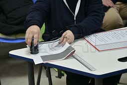 Miratohet dizajni dhe përmbajtja e fletëvotimit për votimin me postë më 7 qershor Miratohet dizajni dhe përmbajtja e fletëvotimit për votimin me postë më 7 qershor
