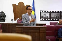 Hyseni dënon sulmin ndaj ekipit të TV Dukagjinit në Gjilan Hyseni dënon sulmin ndaj ekipit të TV Dukagjinit në Gjilan
