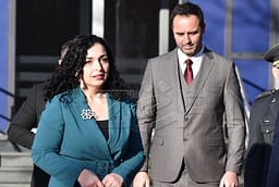 Konjufca përgjigjet se a ishte termi “frizerkë” për Vjosa Osmanin? Konjufca përgjigjet se a ishte termi “frizerkë” për Vjosa Osmanin?