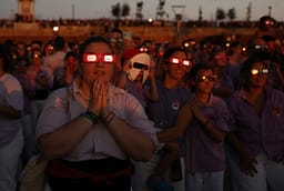 Fotografi mahnitëse nga eklipsi i djeshëm diellor Fotografi mahnitëse nga eklipsi i djeshëm diellor