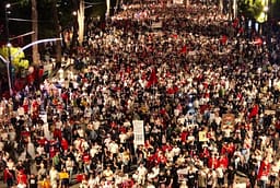 Tirana në protestë për të 66-tën ditë radhazi kundër qeverisë Tirana në protestë për të 66-tën ditë radhazi kundër qeverisë