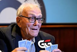 100-vjeçari hyn në histori si lojtari më i moshuar profesionist i pokerit 100-vjeçari hyn në histori si lojtari më i moshuar profesionist i pokerit