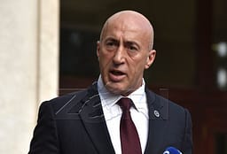 Haradinaj përkrahë protestën e studentëve në Shkup: Shqipja është e garantuar me Kushtetutë Haradinaj përkrahë protestën e studentëve në Shkup: Shqipja është e garantuar me Kushtetutë