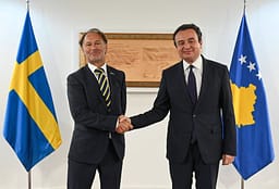 Kurti takon ambasadorin e Suedisë, bisedohet për investimet dhe integrimet euro-atlantike Kurti takon ambasadorin e Suedisë, bisedohet për investimet dhe integrimet euro-atlantike