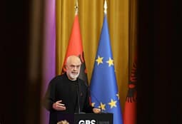 Rama u përgjigjet protestuesve: Dorëheqja ime s’negociohet me ju Rama u përgjigjet protestuesve: Dorëheqja ime s’negociohet me ju