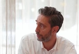Uran Ismaili: Me Bedri Hamzën, të rinjtë do të kenë bursa, mbështetje për biznese dhe arsye për të qëndruar në Kosovë Uran Ismaili: Me Bedri Hamzën, të rinjtë do të kenë bursa, mbështetje për biznese dhe arsye për të qëndruar në Kosovë
